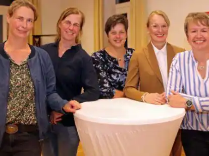 Dem Vorstand geh&ouml;ren (von links)Christina de Jong, Heike Schmidt, Urte Syassen, Ute Cornelius und B&auml;rbel Suhr an. Auf dem Foto fehlt Christine Strodthoff-Schneider.