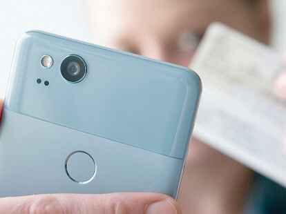 Ohne Identifizierung des Nutzers kein Telefon: Vor der Inbetriebnahme von  Prepaid-SIM-Karten gilt es einige Hindernisse zu umschiffen.