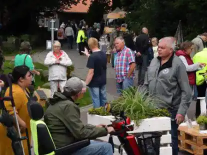 Gut besucht: der Antik- und Handwerkermarkt in D&ouml;tlingen
