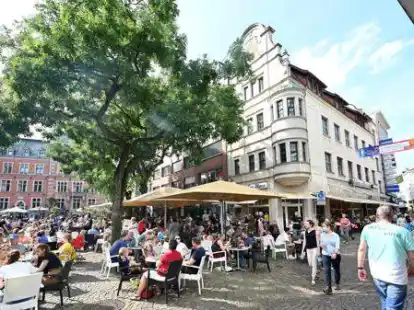 Es ist wieder etwas los in der Innenstadt &ndash; hier ein Bild vom verkaufsoffenen Sonntag am 15. August mit zahlreichen Aktionen wie dem Kleinkunstfestival.