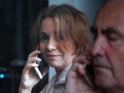 &bdquo;Kaschmirgef&uuml;hl&ldquo; erz&auml;hlt von der Sehnsucht zweier Menschen, ein gl&uuml;ckliches Leben zu f&uuml;hren.