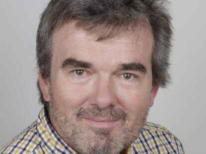 Von links nach rechts: Der Edewechter Ratsherr Michael Krause schlie&szlig;t sich den Liberal Konservativen Reformern an.