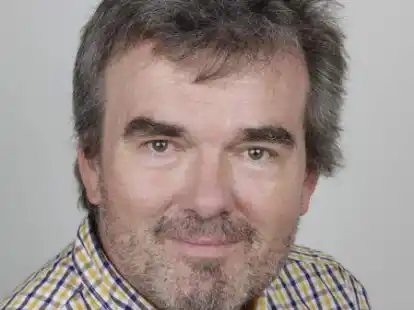 Von links nach rechts: Der Edewechter Ratsherr Michael Krause schlie&szlig;t sich den Liberal Konservativen Reformern an.