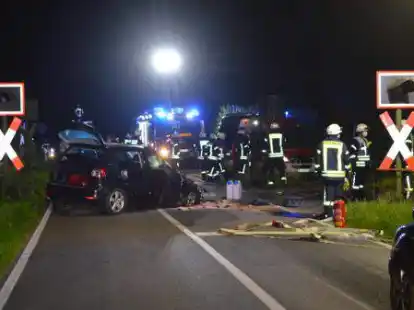 Ein Autofahrer ist am Samstagabend mit einer Nordwestbahn kollidiert.