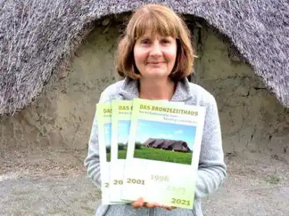 58 Seiten stark ist das Buch, das die Vorsitzende des F&ouml;rdervereins, Ilona Gradic, &uuml;ber das Bronzezeithaus geschrieben hat.