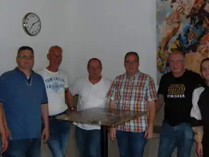 Der neue Vorstand des DJB (von links): Hilarius H&uuml;benthal, Udo Franzen, Hergen H&uuml;benthal, Arnold Schultz, Thomas Meisel, 1. Vorsitzender K&ouml;ster, Insa Oltmanns. Es fehlt 2. Vorsitzender Marcel Viand.