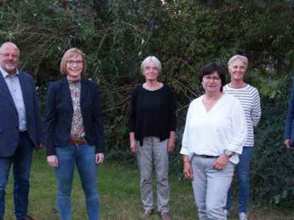 Tauschten sich auf Einladung der GEW zur Bildungspolitik aus:  Klaus Raschke (CDU), Nicole Piechotta (SPD), Moderatorin Gesine Multhaupt, Daniela Pfeiffer (FDP), Andrea Hufeland (Gr&uuml;ne) und Hans-Henning Adler (Die Linke).