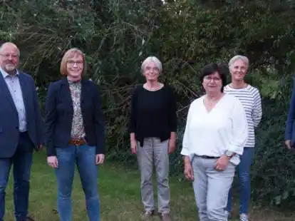 Tauschten sich auf Einladung der GEW zur Bildungspolitik aus:  Klaus Raschke (CDU), Nicole Piechotta (SPD), Moderatorin Gesine Multhaupt, Daniela Pfeiffer (FDP), Andrea Hufeland (Gr&uuml;ne) und Hans-Henning Adler (Die Linke).