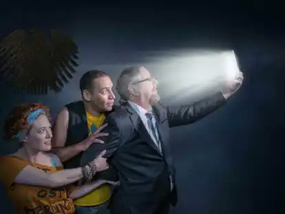 Nachts im Bundestag (v.l.) Nancy Spiller, Sebastian Wirnitzer, Stefan Martin M&uuml;ller