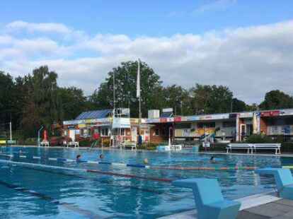 Diese Saison blieb alles dicht, f&uuml;r die n&auml;chste braucht das Schwimmbecken eine neue Folie.