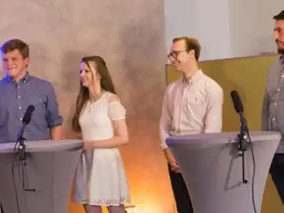 Einer kam durch: Ole Falbe (links) r&uuml;ckt von den jungen Kandidaten in den Rat ein. Annica Stobbe, Melvin Brandt und Mauro da Silva Oliveira erlangten kein Mandat. Die neuen Jungen pr&auml;sentierten sich bei Emden.TV.