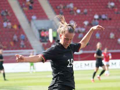 Fehlt den deutschen Fu&szlig;ball-Frauen bei den anstehenden L&auml;nderspielen: Klara B&uuml;hl. Foto: Sebastian Gollnow/dpa