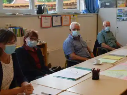 Blick ins Wahllokal in der Elmendorfer Schule: Hier wie anderswo wurde auf Hygienema&szlig;nahmen geachtet.
