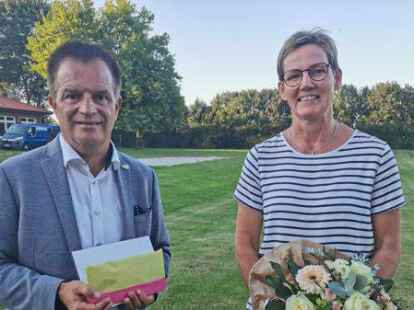 B&uuml;rgermeister Hermann Block (CDU) verabschiedet die Gleichstellungsbeauftragte Hildegard Westerhoff.