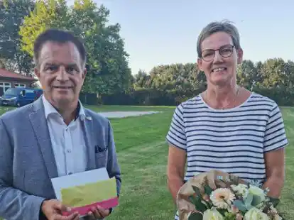 B&uuml;rgermeister Hermann Block (CDU) verabschiedet die Gleichstellungsbeauftragte Hildegard Westerhoff.