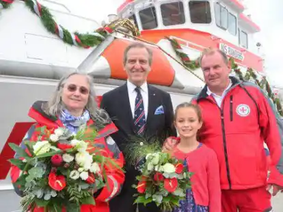 Freuten sich &uuml;ber die Taufe der NIS Randers und der &bdquo;Uwe&ldquo; (von links): Ute Winand, Gerhard Harder, Rosa K&auml;lb und Frank Weinhold
