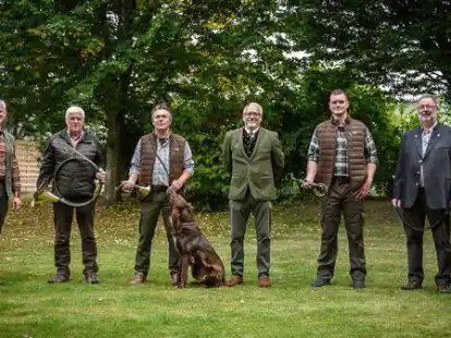 Der neue Vorstand der Kreisj&auml;gerschaft Ammerland (von links): Christian Schulze D&ouml;ring, Henning Wempen, Heiko Haken, Robert Lohkamp, Julian Oeltjendiers und Hartwig Leipold