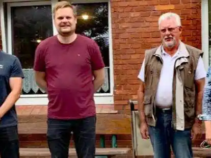 Der Vorstand des Petkumer B&uuml;rgervereins: Schriftf&uuml;hrer Rolf Bolinius, Vorsitzender Thilo Wilts, der 2. Vorsitzende Klaas Wurpts und Kassenwartin Anneliese Hippen.