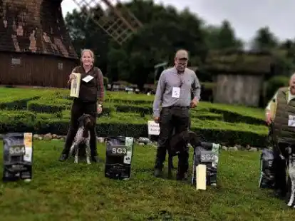 Als Preis bei der Zuchtschau gab es f&uuml;r die Tiere einen gro&szlig;en Beutel Hundefutter.