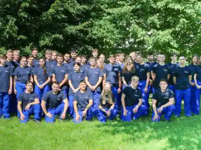 40 junge M&auml;nner und Frauen haben jetzt ihre Ausbildung bei Premium Aerotec in Nordenham begonnen.