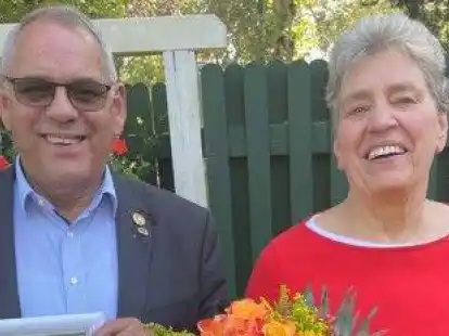 Foto: Bernard und Renate Sieger bei der Verabschiedung des alten Vorsitzenden