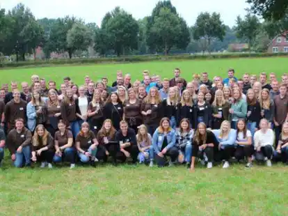 Beeindruckende Teilnehmerzahl: Etwa 100 Landjugendliche aus Hatten und Samern-Ohne hatten gemeinsam viel Spa&szlig;.