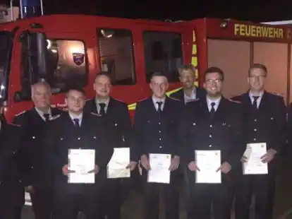 Bef&ouml;rderungen in Spohle: Bei der Jahreshauptversammlung der Ortswehr wurden einige Mitglieder in einen h&ouml;heren Rang versetzt.