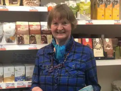 Weltladen-Leiterin Beate Schulze freut sich &uuml;ber das 25-j&auml;hrige Bestehen.