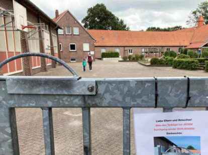 Keine Corona-F&auml;lle festgestellt: Nachdem am Montag alle betroffenen Sch&uuml;ler der Grundschule Edewecht getestet worden sind, fielen bisher alle Ergebnisse negativ aus. Nach einer Einschulungsfeier war ein Familienvater Corona-positiv, mehr als 80 Sch&uuml;ler mussten in Quarant&auml;ne.