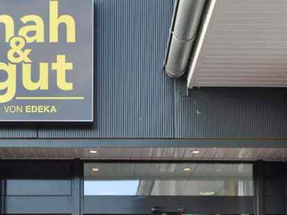 Peter Schnepper, Mark Castens, Peter Czwalinna (von links), davor Emil Fercho, Keno Burhop mit seiner Mutter.