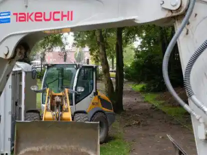 Auf dem Stephanplatz hat die Wegesanierung begonnen. Bis zum Ende der Bauzeit bleibt der s&uuml;dliche Teil f&uuml;r Fu&szlig;g&auml;nger gesperrt.