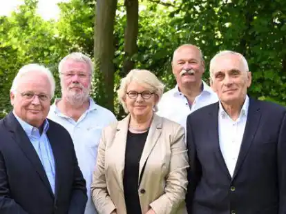 Sie wurden verabschiedet (v.l.): Heiner Bahlmann, Klaus L&uuml;bbers, Hanna Dumstorff, Frank Richter und Johannes Petri