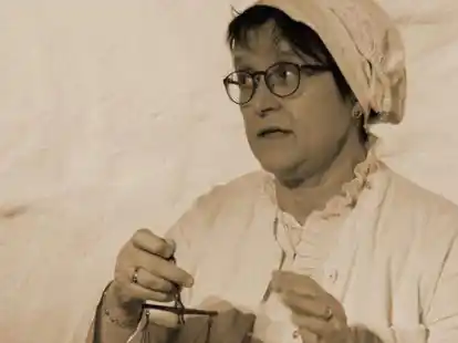 M&uuml;hlengefl&uuml;ster mit Jutta Barghop als Apothekerin