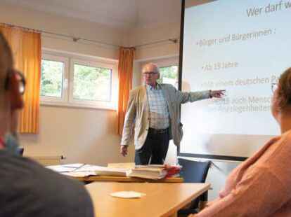 Norbert Kr&uuml;mpelbeck informierte im Andreaswerk in Vechta Menschen mit Behinderung &uuml;ber die Wahl.