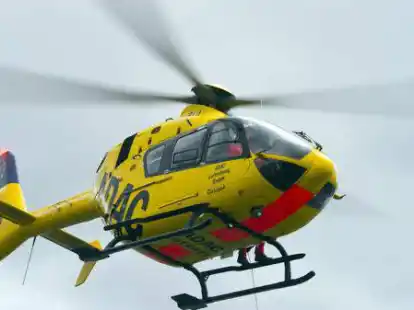 Ein Rettungshubschrauber flog den 66-J&auml;hrigen in ein Klinikum (Symbolbild).