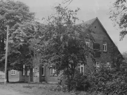 Der Gasthof &bdquo;Zur Linde&ldquo; in Westerloh um 1960.