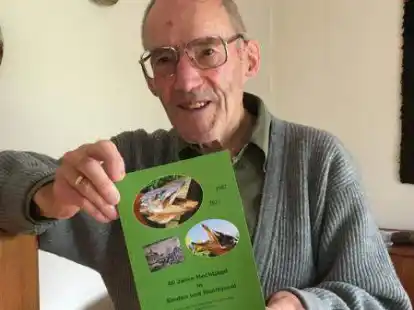 Freut sich &uuml;ber sein siebtes Buch: Ernst Georg L&uuml;hring aus Huntlosen.