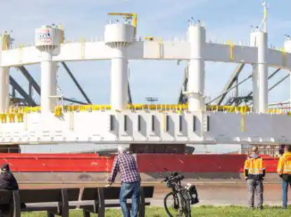 Das war&rsquo;s: Mit der Ablieferung von vier riesigen Bauteilen ist nun keine Arbeit mehr da f&uuml;r die Fosen Yard Emden.