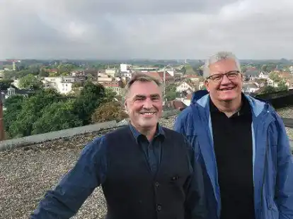 Dirk Brandes (links), Vorsitzender der Mitarbeitervertretung des Evangelischen Krankenhauses, und Dr. Jens Marten, Vorsitzender der Mitarbeitervertretung im Pius-Hospital.