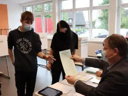 Sch&uuml;ler der Berufsbildenden Schulen am Scheefenkamp in Friesoythe beteiligten sich an der Juniorwahl zur Bundestagswahl 2021. Die Stimmzettel waren identisch mit den Stimmzetteln f&uuml;r den Wahlkreis 32 Cloppenburg-Vechta.