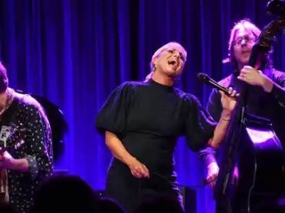 So startete Kultur hinterm Feld: Viktoria Tolstoy und ihre Band gaben ein Konzert der Extraklasse.