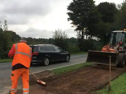 Sanierungsarbeiten: Zwischen Gut Moorbeck und dem Sandkontor an der Glaner Stra&szlig;e in Wildeshausen wird der Radweg erneuert.