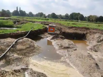 Unbekannte montieren im Baugebiet an der Westmarkstra&szlig;e in Bar&szlig;elermoor immer wieder die Schl&auml;uche von den Pumpen ab.