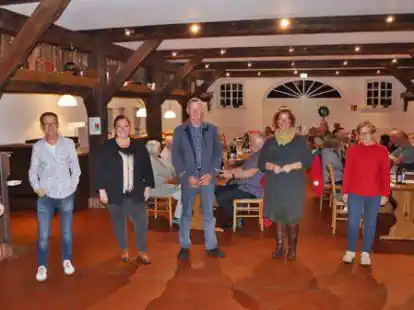 Der Vorstand des OBV Wiefelstede (v.l.): Dana Neumann (1. Vorsitzende), Dieter Schr&ouml;der (1. Schriftf&uuml;hrer ), Jessica Beeken (2. Schriftf&uuml;hrerin), Fremer Heeren (Veranstaltungswart), Silja Koopmann-Frerichs (2. Vorsitzende), Anne J&uuml;rgens (Kulturreferentin) und Irmgard Lange (Kassenwartin).