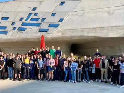 Die Sch&uuml;lerinnen und Sch&uuml;ler der BBS Friesoythe besichtigten auch das Phaeno in Wolfsburg.