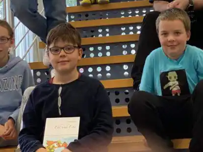 Mit Ricarda Stoll, Johan Wildeboer und Fabian Wiltfang (von links) wirkten auch drei begeisterte junge Leser am H&ouml;rspiel-Projekt mit.