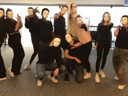 Das Theaterprojekt &bdquo;Begegnungen/Intersections&ldquo; der Reihe Schule.Spiel.Theater des Oldenburgischen Staatstheaters war zum Schultheater der L&auml;nder (SDL) in Ulm eingeladen und vertrat dort das Land Niedersachsen vom 19.-23. September.