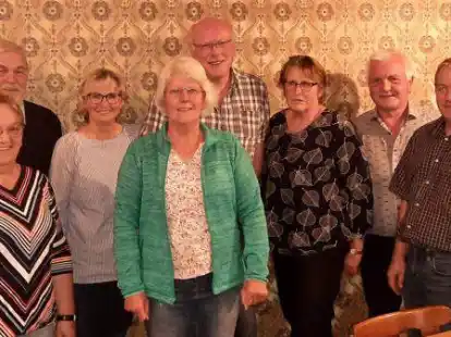 Der  Vorstand von links: Britta Wiards, Wilfried Th&uuml;mler, Meike L&uuml;bben, Anke Koopmann, Klaus Speckels, Gunda Gloystein, Horst Matzke, Ulfert Wiards.