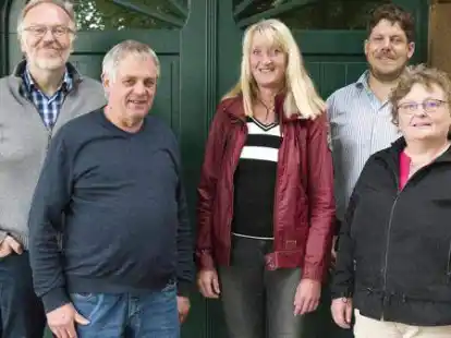 Der B&uuml;rgerverein Hohenb&ouml;ken hat einen neuen Vorstand: (von links) Hans-Joachim Wallenhorst (1. Vorsitzender), G&uuml;nter Rahden (stellv. Vorsitzender), Manuela Block (Schriftf&uuml;hrerin), Matthias Rickes (stellv. Vorsitzender, neu gew&auml;hlt) und Wilfriede Meyer (Kassenwartin).