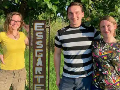 Die neuen Eigent&uuml;mer des Essgartens: Angelika Stelter (von links) und Nils und Malou Furch